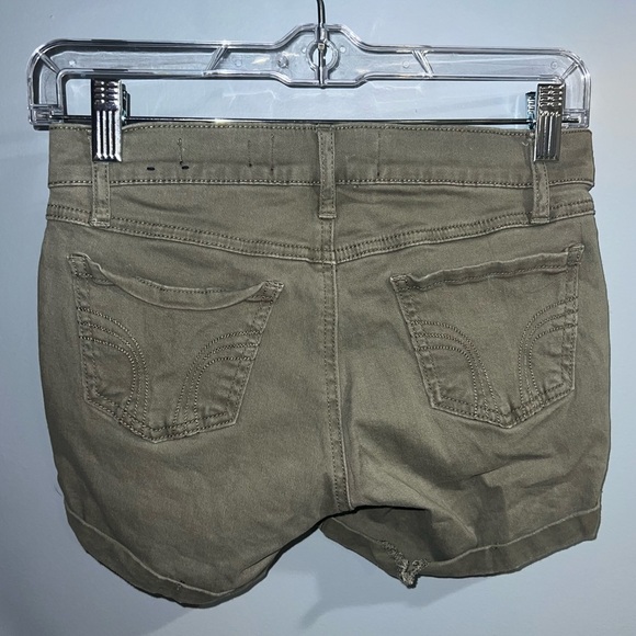 Hollister- Olive green shorts - Picture 2 of 3